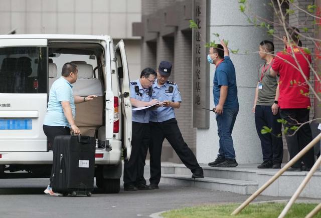 你的考卷已上路 直击高考试卷押运现场